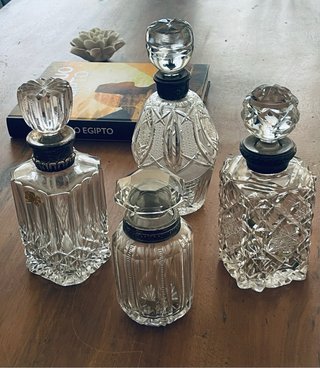 Botellas muy Antiguasde Cristal con Detalles Plata