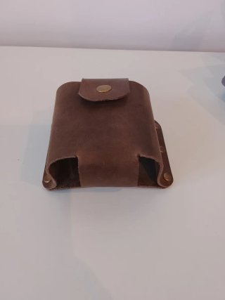 Funda de cuero para metro hecha a mano