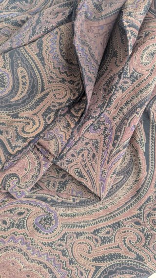 Tessuto in viscosa fantasia paisley