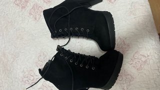 Botines negros con cordones y tacón