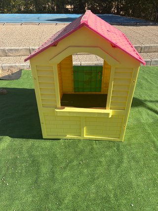 Casa Peppa Pig exterior amarilla