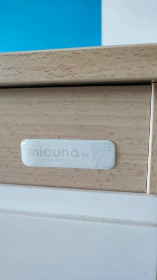 Cómoda y cambiador infantil con ruedas