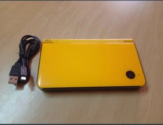 Nintendo DS XL Amarilla