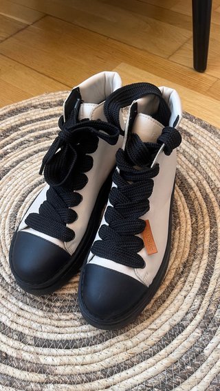 Zapatillas Panchic Piel Blanca y Negra