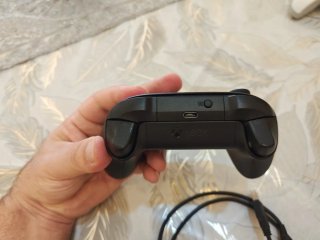 Controller Xbox One Nero + Base di Ricarica