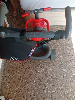 Triciclo infantil rojo