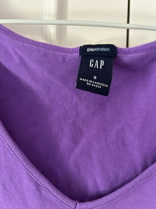 Camiseta morada Gap talla S