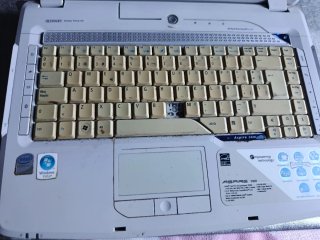 Ordenador portátil Acer negro con cargador
