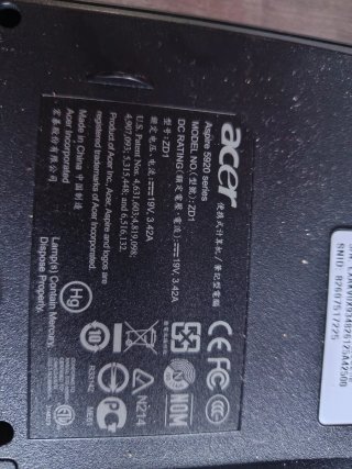 Ordenador portátil Acer negro con cargador