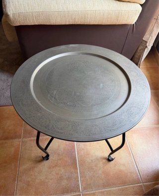 Mesa auxiliar redonda metálica