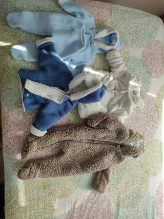 Lote 4 abrigos bebé 6 meses