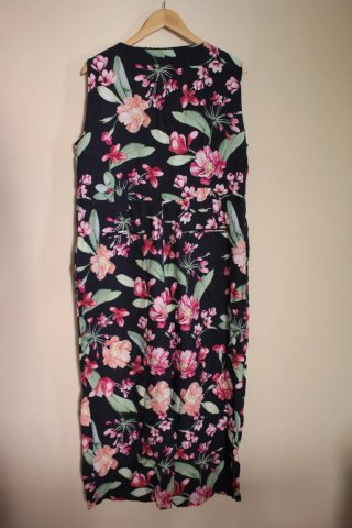 Mono floral negro con cinturón