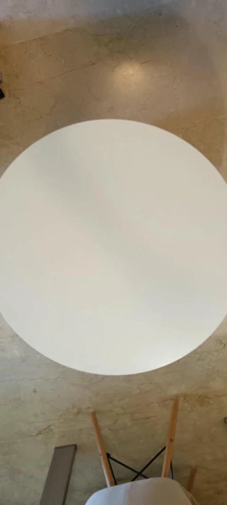 Mesa de centro redonda de madera blanca