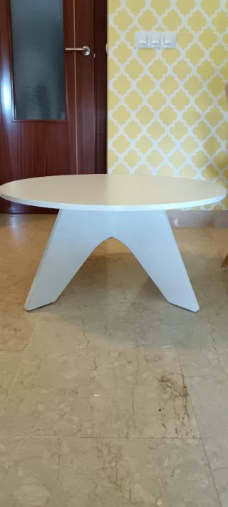 Mesa de centro redonda de madera blanca