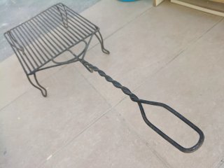 Parrilla de hierro antigua. Para barbacoa y fuego.
