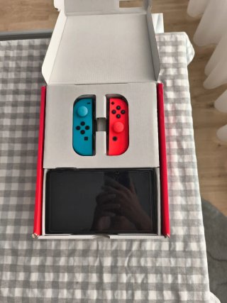 Nintendo Switch OLED Azul/Rojo con todo incluido