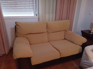Sofá 2 plazas beige y marrón