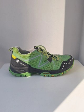Botas de montaña neakpeak verdes y negras
