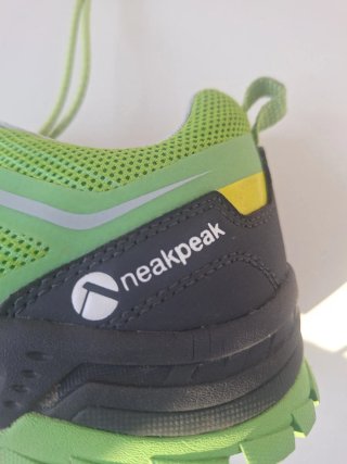 Botas de montaña neakpeak verdes y negras