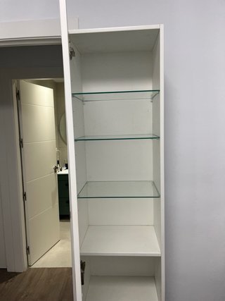 Columna de baño blanca