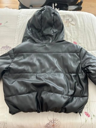 Cazadora Bomber Negra con Capucha