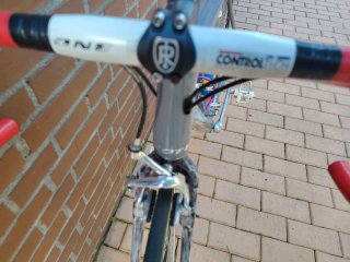 Bicicleta Scott de carretera gris