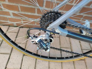 Bicicleta Scott de carretera gris