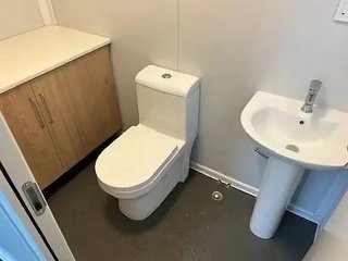 Contenedor oficina con baño