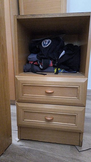Muebles de habitación: camas y cajoneras