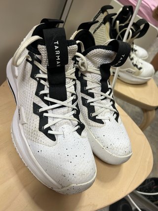 Zapatillas Baloncesto Tarmak Blancas y Negras