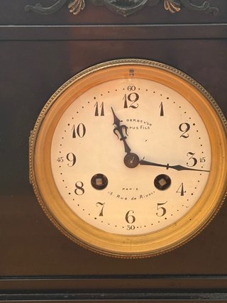 Reloj de sobremesa francés antiguo