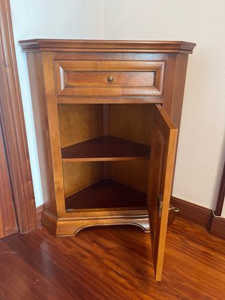 Mueble esquinero de madera