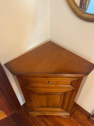 Mueble esquinero de madera