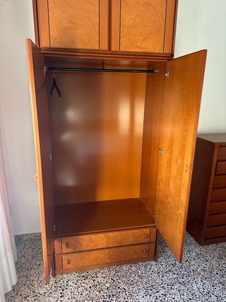 Habitación de adulto completa. Urge recoger