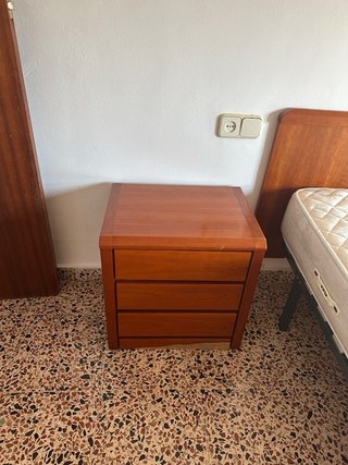 Habitación de adulto completa. Urge recoger
