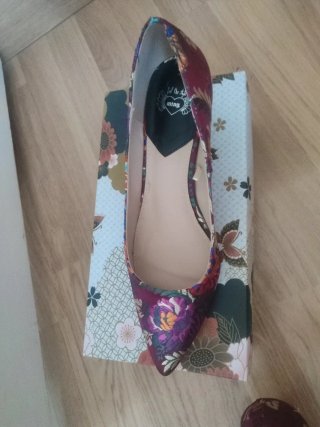 Zapatos Mustang tacón estampado floral, dan talla