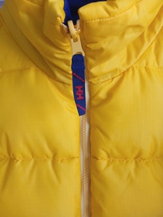 Plumón Helly Hansen reversible amarillo