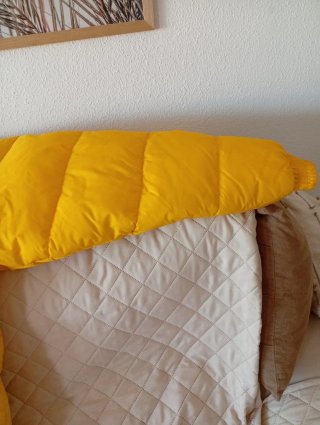 Plumón Helly Hansen reversible amarillo