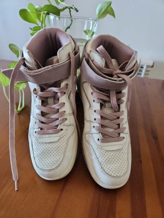 Zapatillas altas blancas y rosas Zara