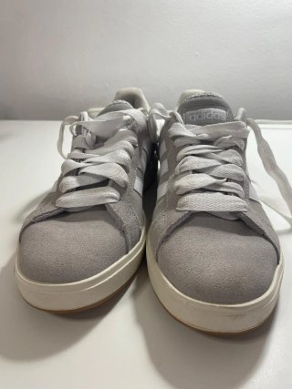 Zapatillas Adidas Grises y Blancas