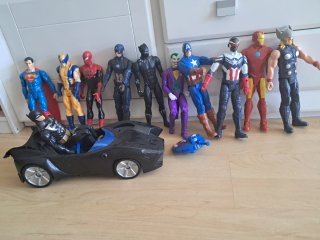 Figuras Superhéroes y Batmóvil
