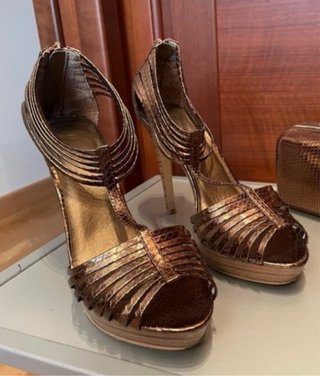 Sandalias de tacón alto dorado cobre