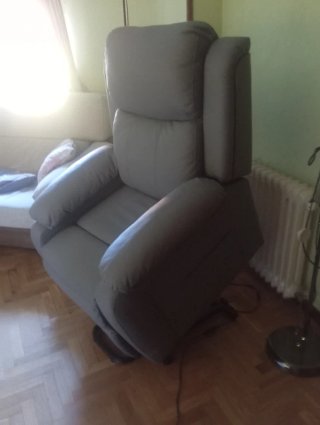 Sillón relax levanta personas gris