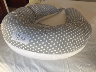 Cojín Lactancia Koala Babycare Gris Lunares