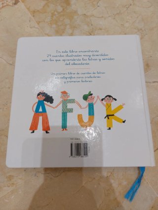 Un cuento para cada letra : aprende las 29 letr...