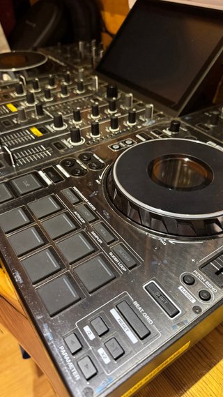 Controladora Denon DJ Prime 4+