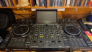 Controladora Denon DJ Prime 4+