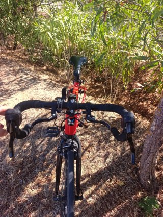 Bicicleta carretera infantil roja