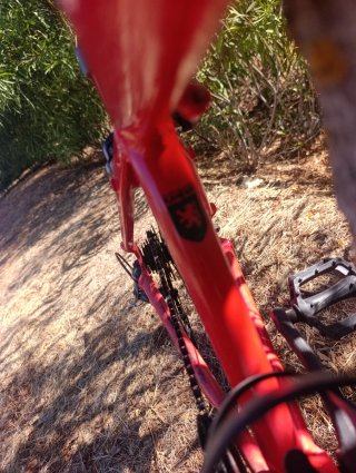Bicicleta carretera infantil roja