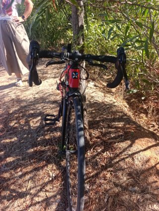 Bicicleta carretera infantil roja